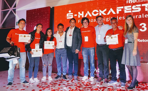 Hier-im-Einsatz-beim-Hackathon-2019-in-Puebla